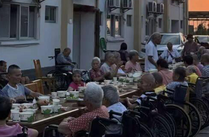 海口秀英区石山镇敬老院开展“月盈中秋，团圆食刻”主题活动