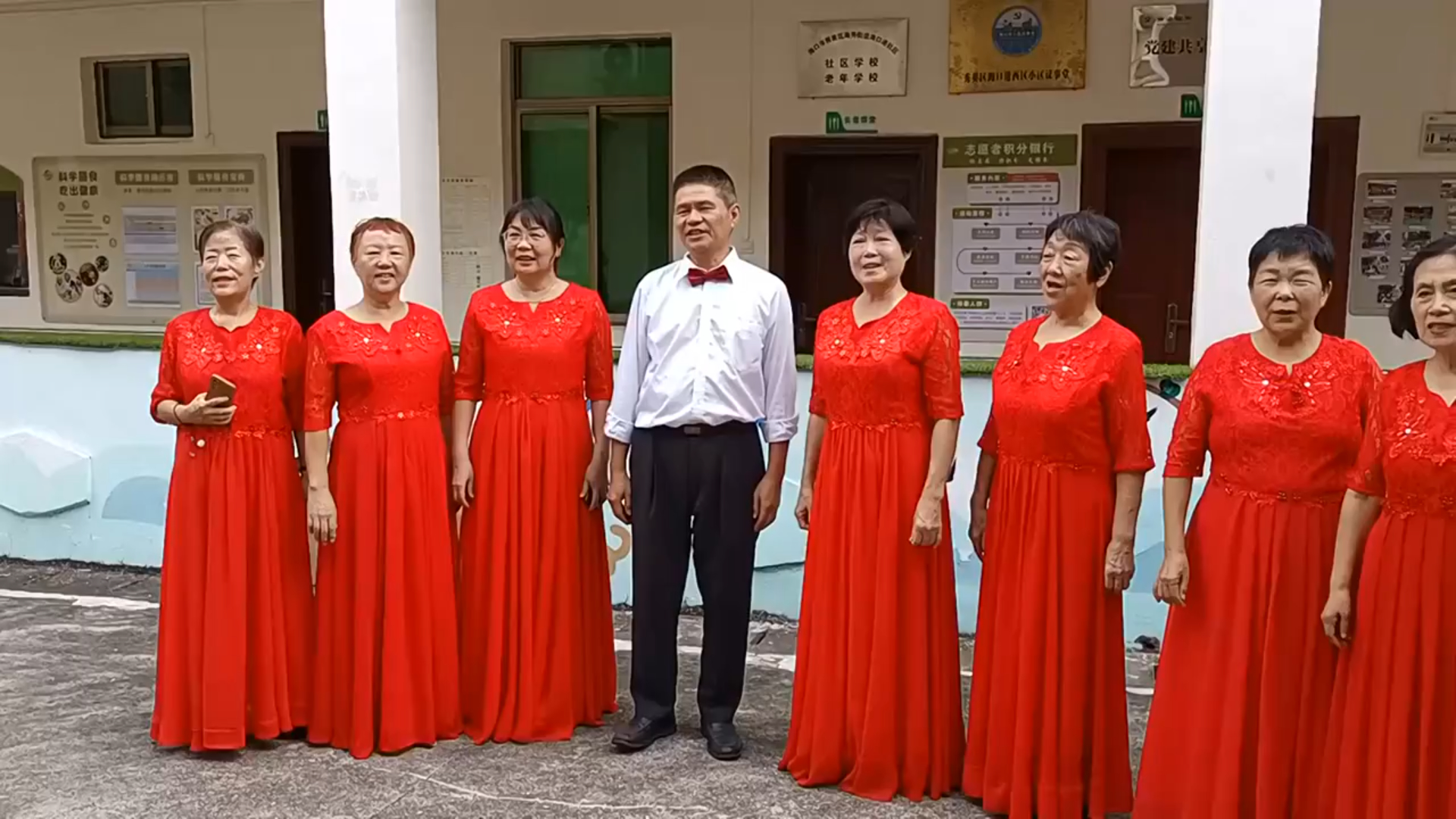 海口秀英区这个老旧小区“嵌入式”养老服务中心很热闹 老年朋友开启“花式”晚年生活